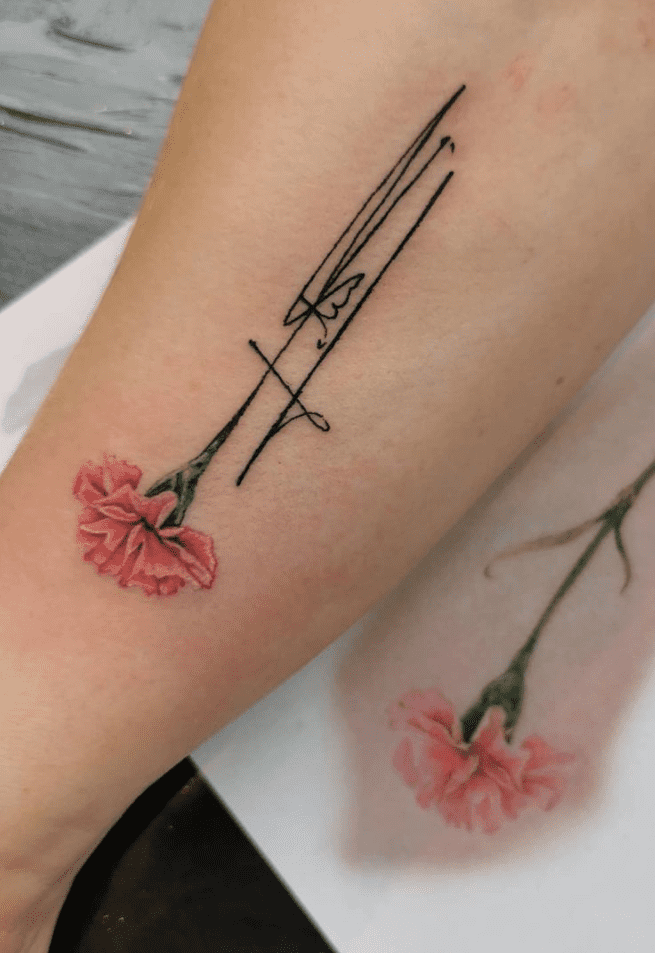 roze bloem tattoo met handtekening Bzynia Marta