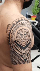 tribal leeuw tattoo
