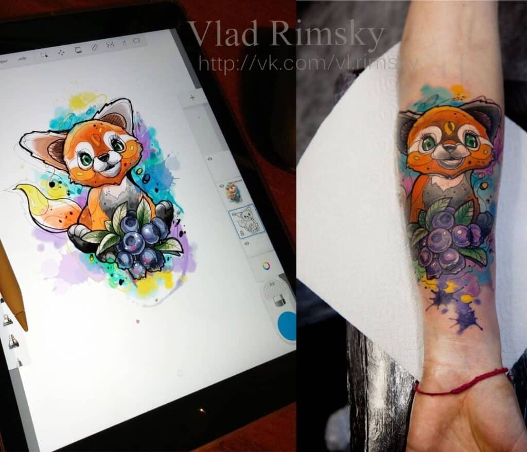 New School tattoo van een vosje met besjes en watercolor achtergrond. Op de binnenkant van een onderarm.