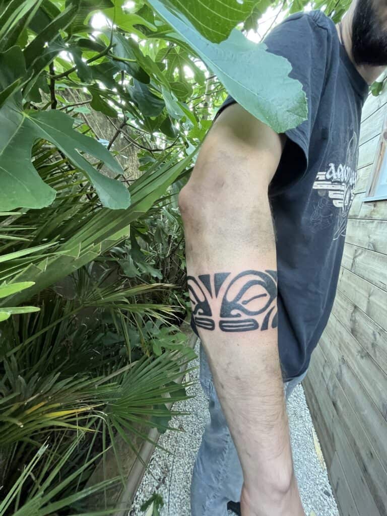 Maori tattoo, band rond de onderarm