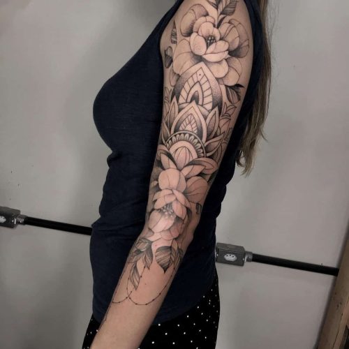 driekwartsleeve-flowers-mandala-tattoo